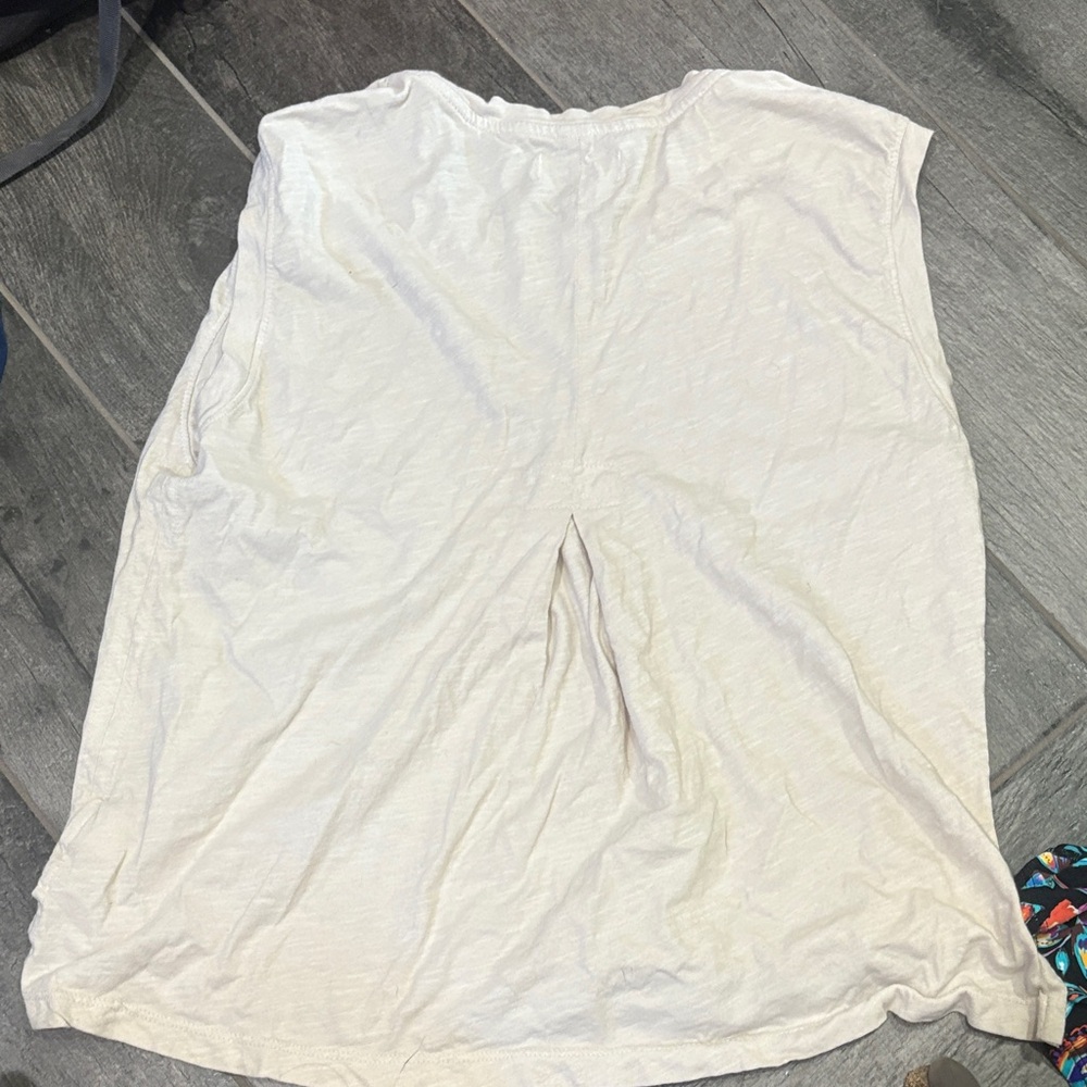 Elegant Cream Sleeveless Muscle Tee - Picture 2 of 3